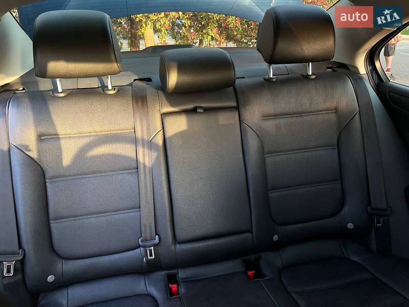 Седан Volkswagen Jetta 2010 в Киеве