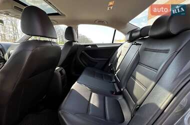 Седан Volkswagen Jetta 2012 в 