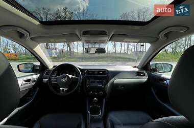 Седан Volkswagen Jetta 2012 в 