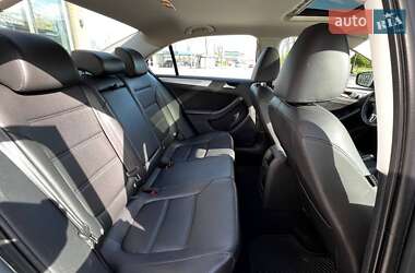 Седан Volkswagen Jetta 2012 в 