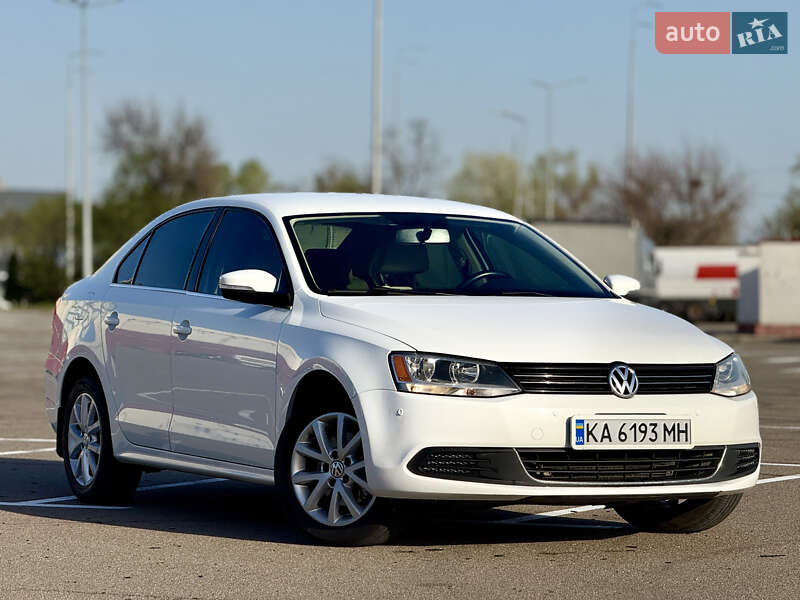 Седан Volkswagen Jetta 2014 в 