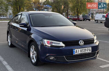 Седан Volkswagen Jetta 2011 в 