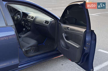 Седан Volkswagen Jetta 2011 в 