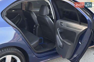 Седан Volkswagen Jetta 2011 в 