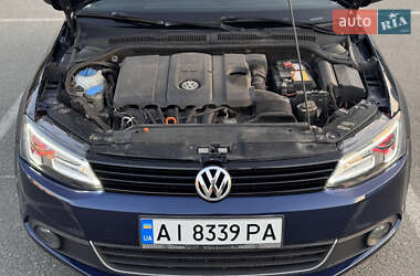 Седан Volkswagen Jetta 2011 в 