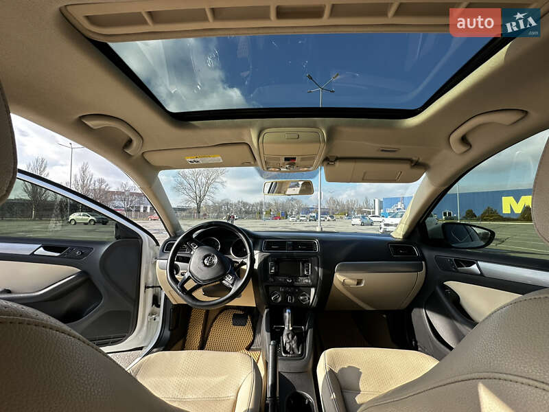 Седан Volkswagen Jetta 2015 в Днепре