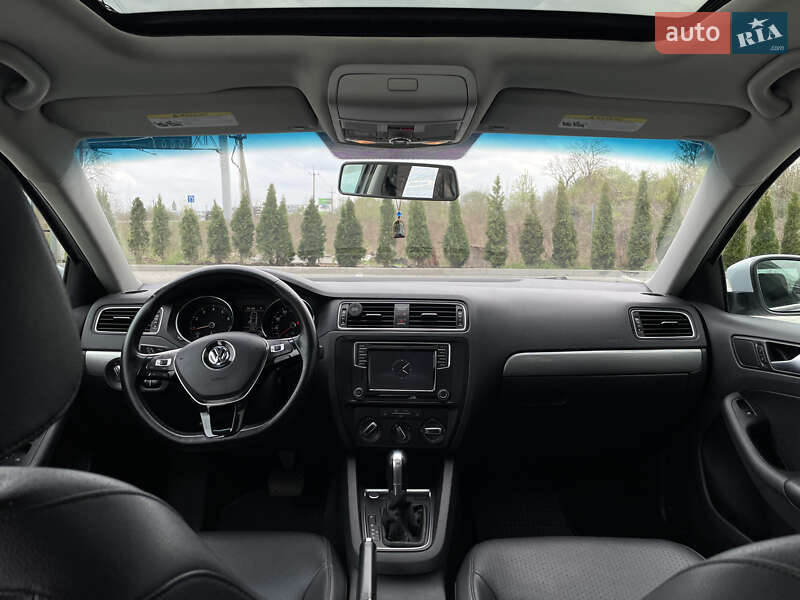 Седан Volkswagen Jetta 2017 в Львові