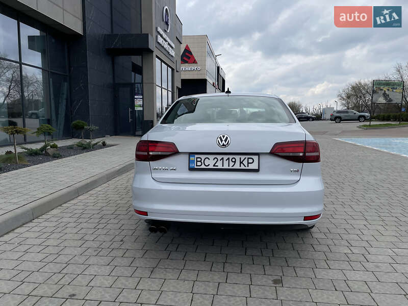 Седан Volkswagen Jetta 2017 в Львові