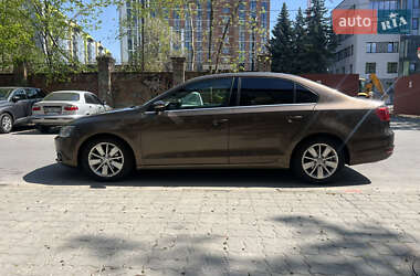 Седан Volkswagen Jetta 2012 в 