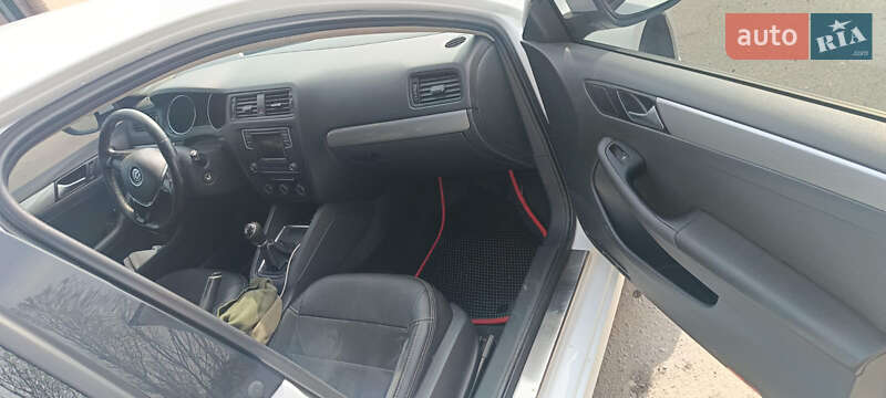 Седан Volkswagen Jetta 2016 в Дніпрі