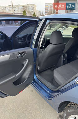 Седан Volkswagen Jetta 2015 в 