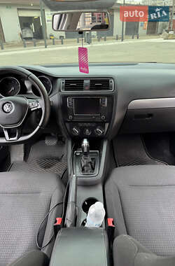 Седан Volkswagen Jetta 2015 в 