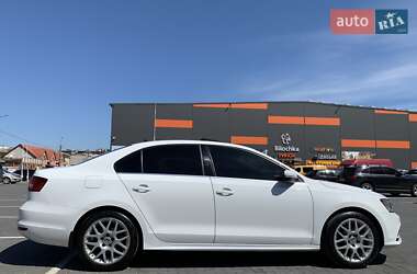 Седан Volkswagen Jetta 2016 в 
