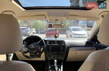 Седан Volkswagen Jetta 2016 в 