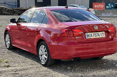 Седан Volkswagen Jetta 2013 в 