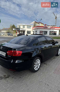 Седан Volkswagen Jetta 2011 в 