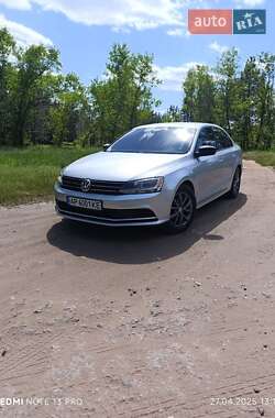 Седан Volkswagen Jetta 2015 в 