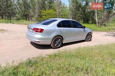 Седан Volkswagen Jetta 2015 в 