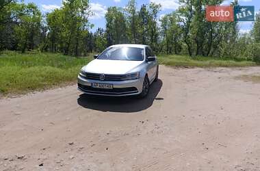 Седан Volkswagen Jetta 2015 в 