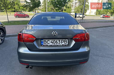 Седан Volkswagen Jetta 2012 в 
