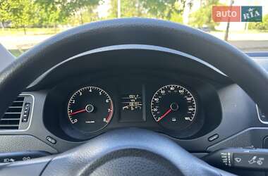 Седан Volkswagen Jetta 2012 в 