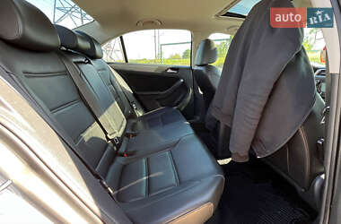 Седан Volkswagen Jetta 2014 в 