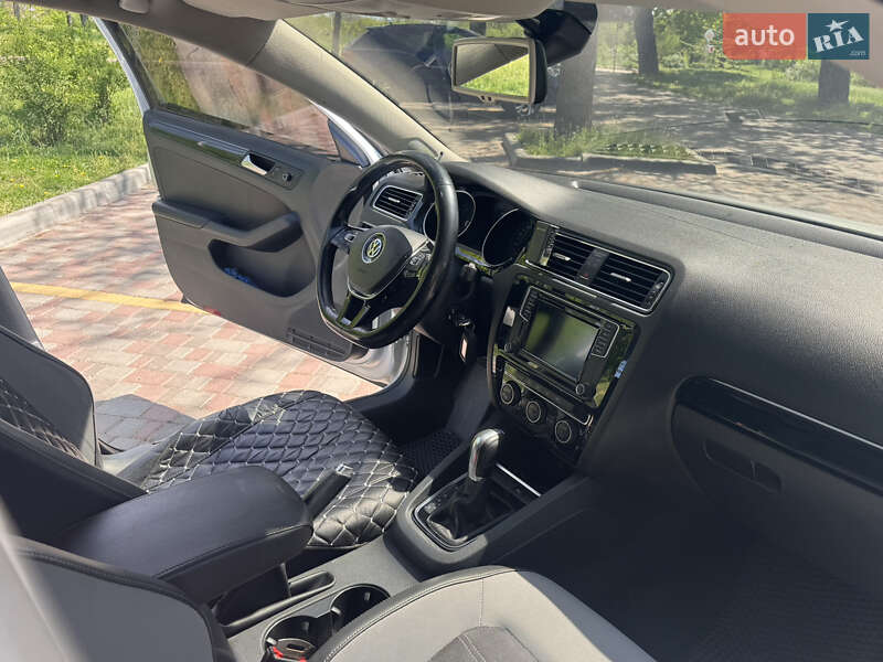 Седан Volkswagen Jetta 2016 в Кропивницькому