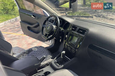 Седан Volkswagen Jetta 2016 в 