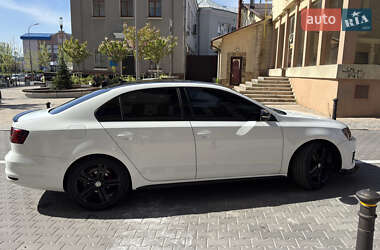 Седан Volkswagen Jetta 2014 в 