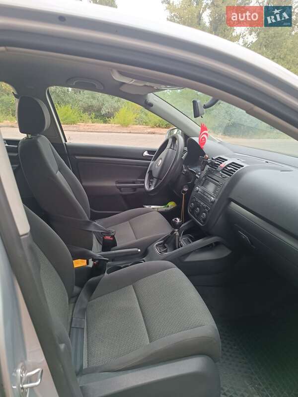 Седан Volkswagen Jetta 2005 в Верхньодніпровську