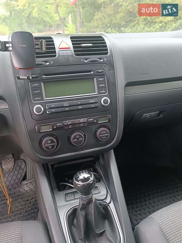 Седан Volkswagen Jetta 2005 в Верхньодніпровську