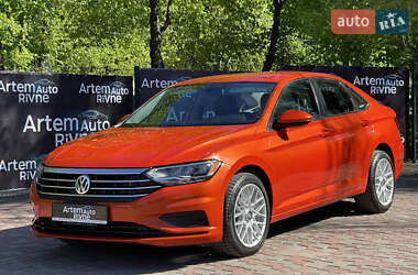 Седан Volkswagen Jetta 2019 в 