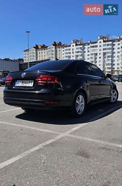 Седан Volkswagen Jetta 2012 в 