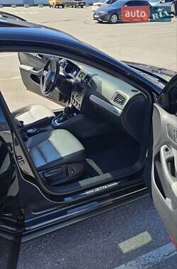 Седан Volkswagen Jetta 2012 в 