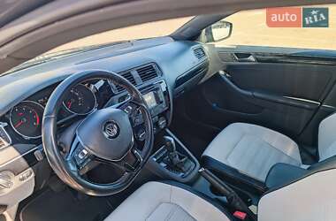 Седан Volkswagen Jetta 2014 в 