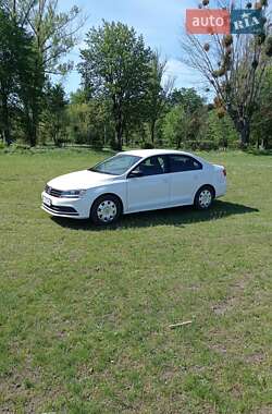Седан Volkswagen Jetta 2015 в 