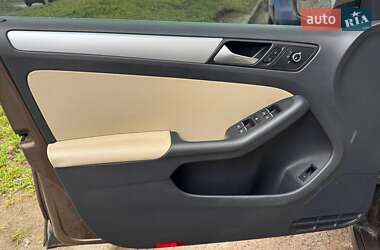 Седан Volkswagen Jetta 2013 в 