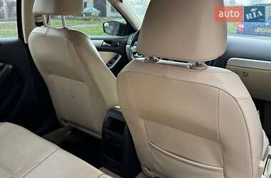 Седан Volkswagen Jetta 2013 в 