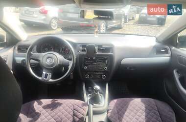Седан Volkswagen Jetta 2010 в 