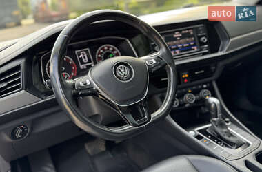 Седан Volkswagen Jetta 2019 в 