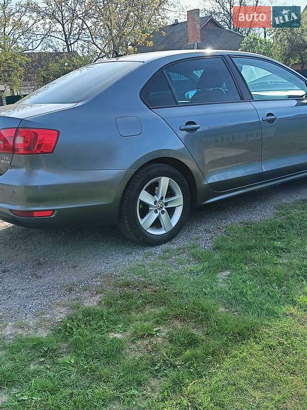 Седан Volkswagen Jetta 2011 в Калиновке