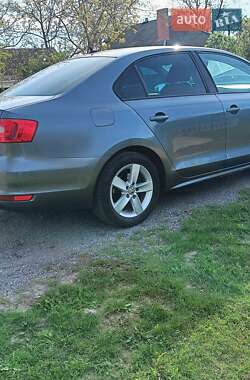 Седан Volkswagen Jetta 2011 в 