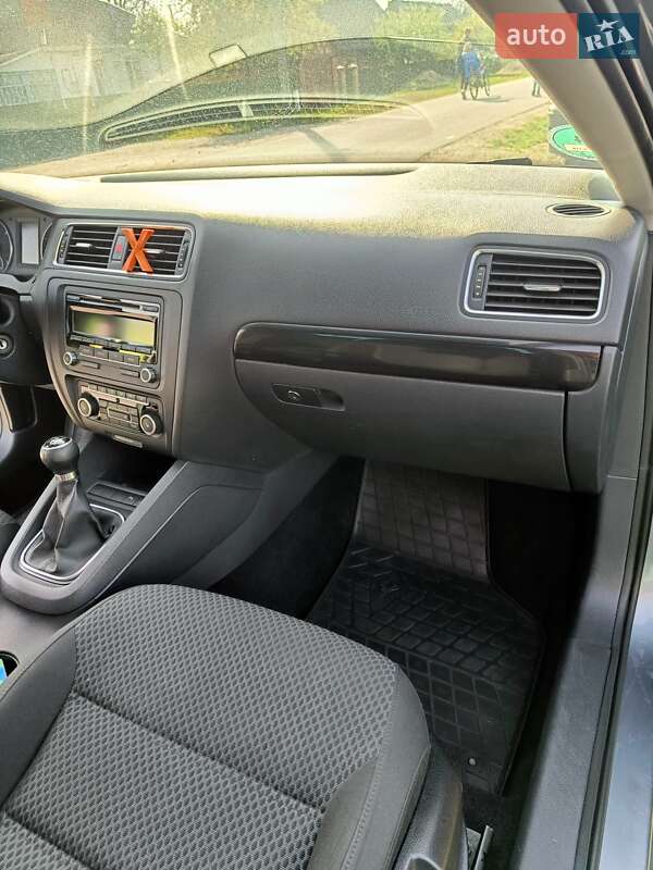 Седан Volkswagen Jetta 2011 в Калиновке