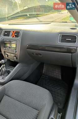 Седан Volkswagen Jetta 2011 в 