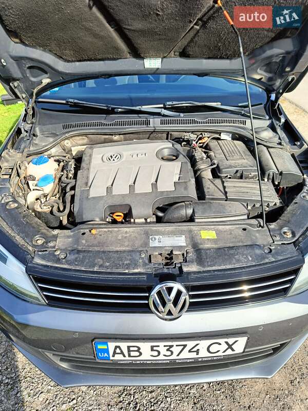 Седан Volkswagen Jetta 2011 в Калиновке