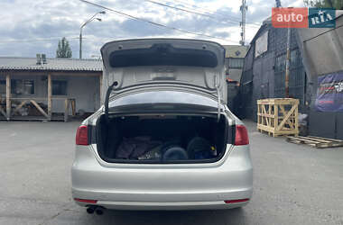 Седан Volkswagen Jetta 2011 в 