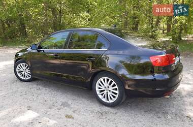 Седан Volkswagen Jetta 2012 в 