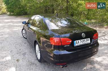 Седан Volkswagen Jetta 2012 в 