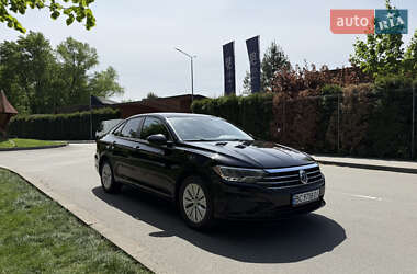 Седан Volkswagen Jetta 2018 в 