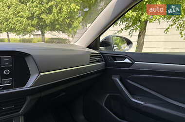 Седан Volkswagen Jetta 2018 в 